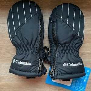 Columbia infant mittens. NWT fleece lined, zipper closure.